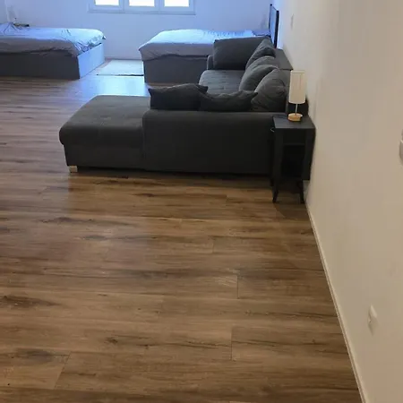 Apartment Spacious Bedroom For 8 People *